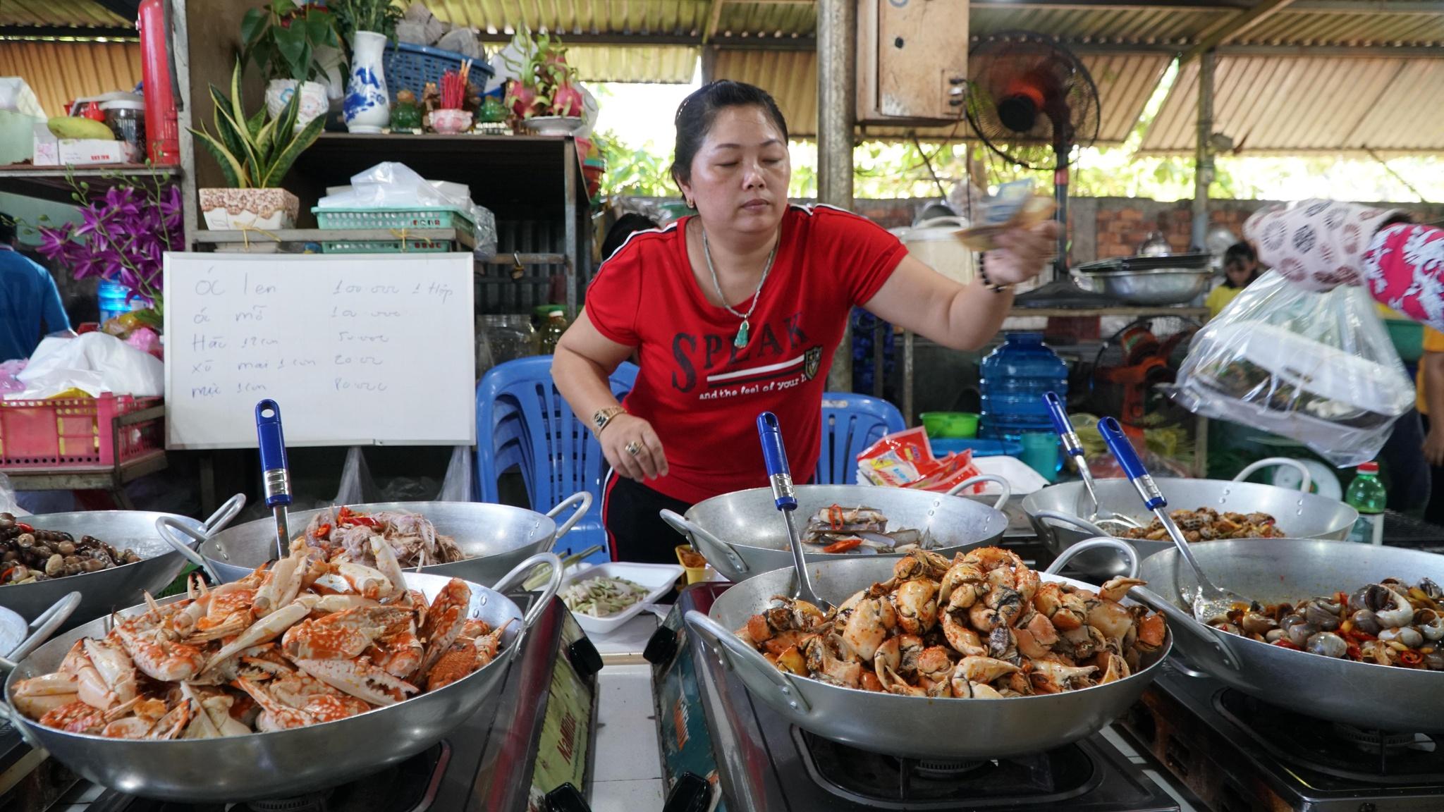 Chợ hải sản Hồ Tràm