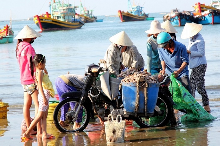 Chợ hải sản Hồ Tràm